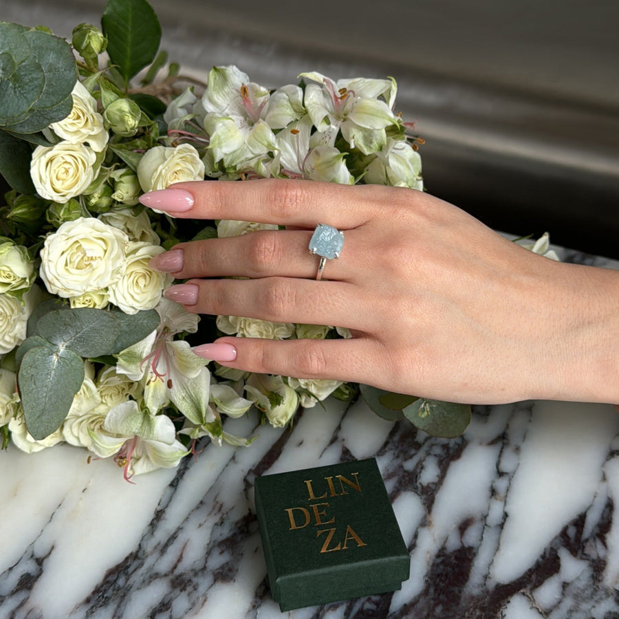 Bague ajustable en argent brut et aigue-marine