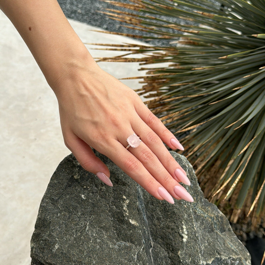 Bague ajustable en argent brut et quartz rose