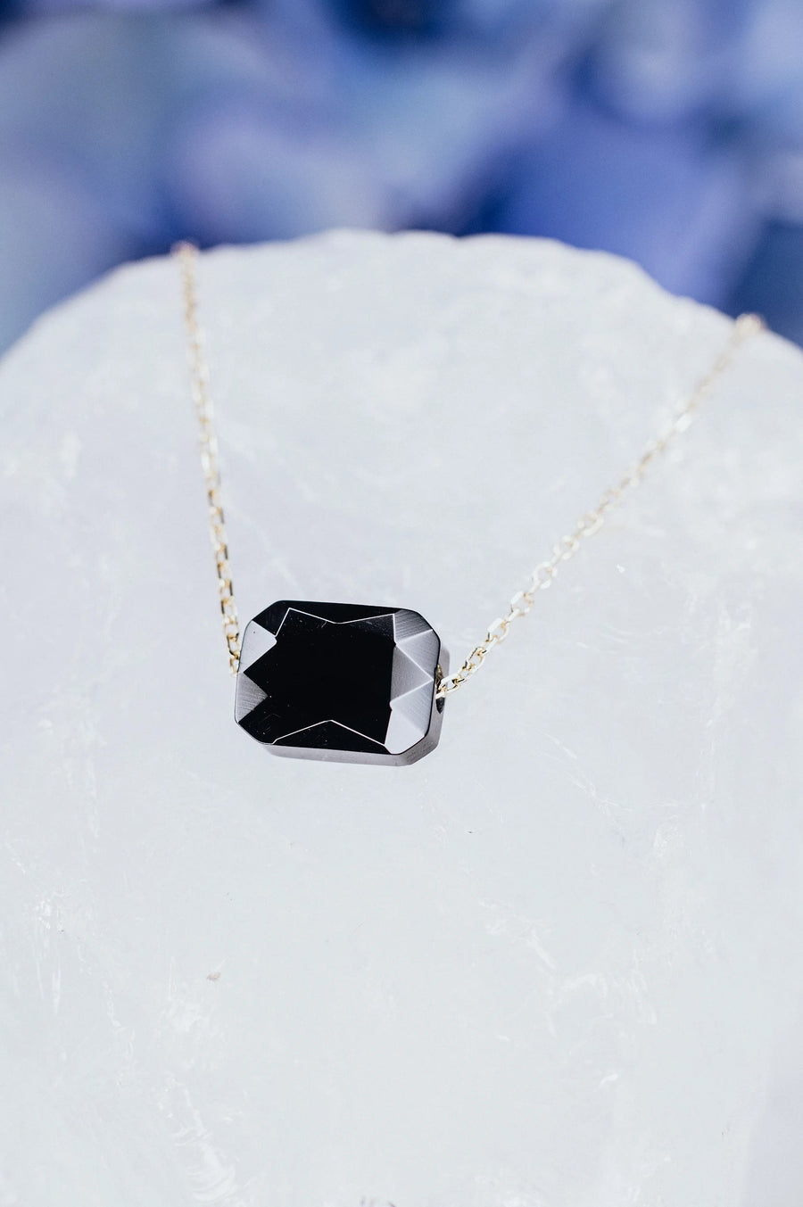Collier carré en onyx noir