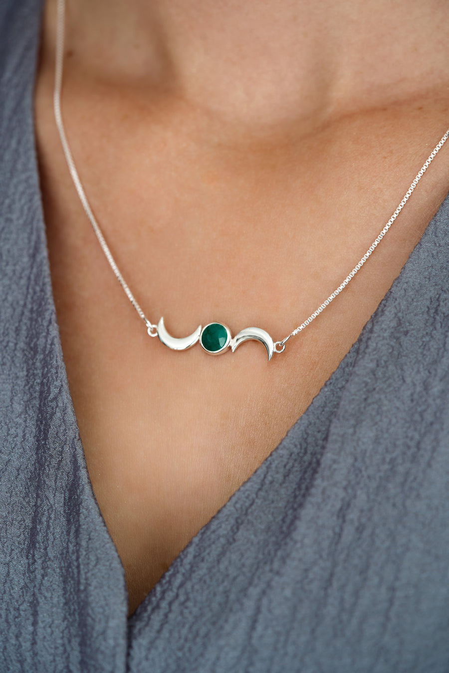 Collier lune double en émeraude