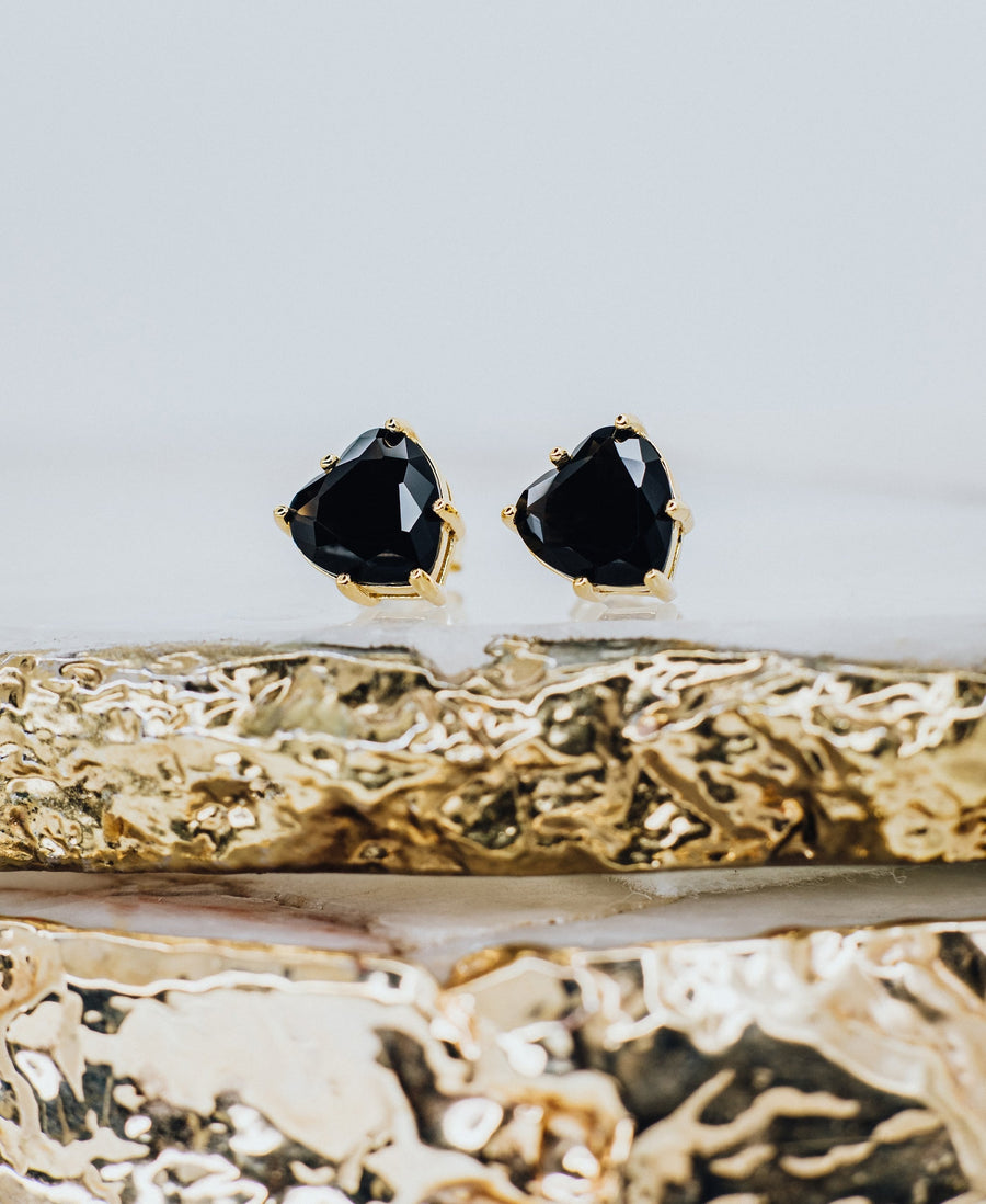 Boucles d'oreilles cœur cloutées en onyx noir 14K