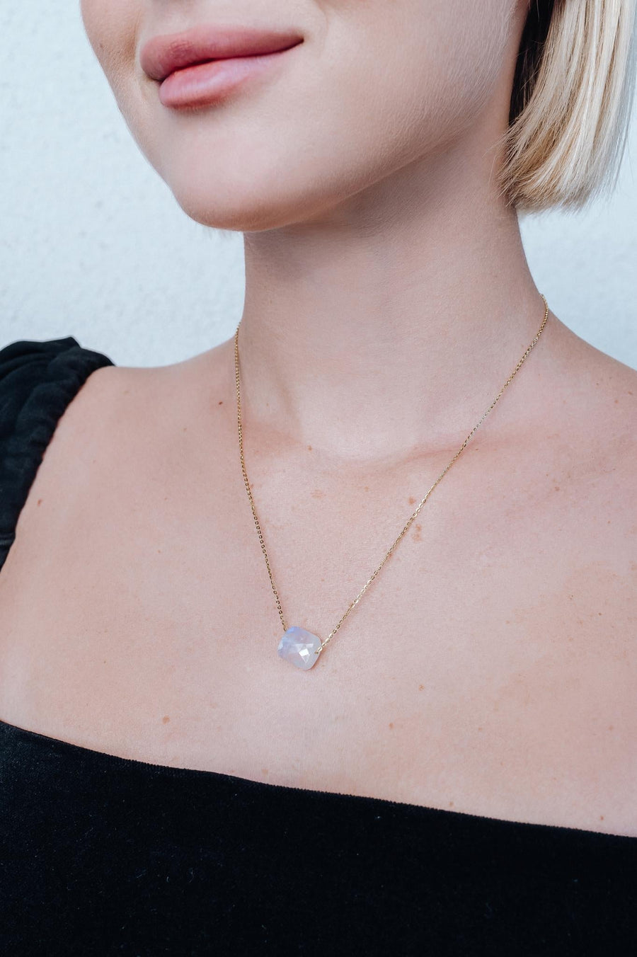 Collier carré en pierre de lune