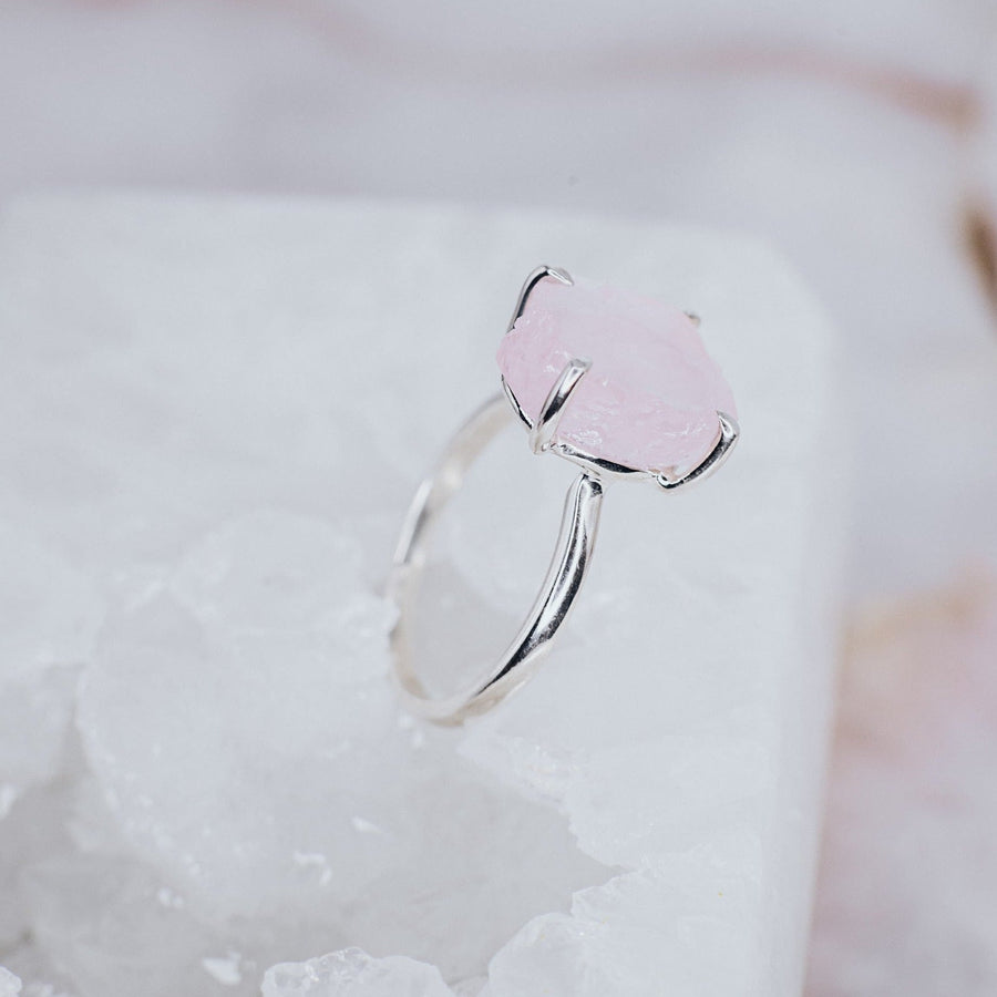 Bague ajustable en argent brut et quartz rose