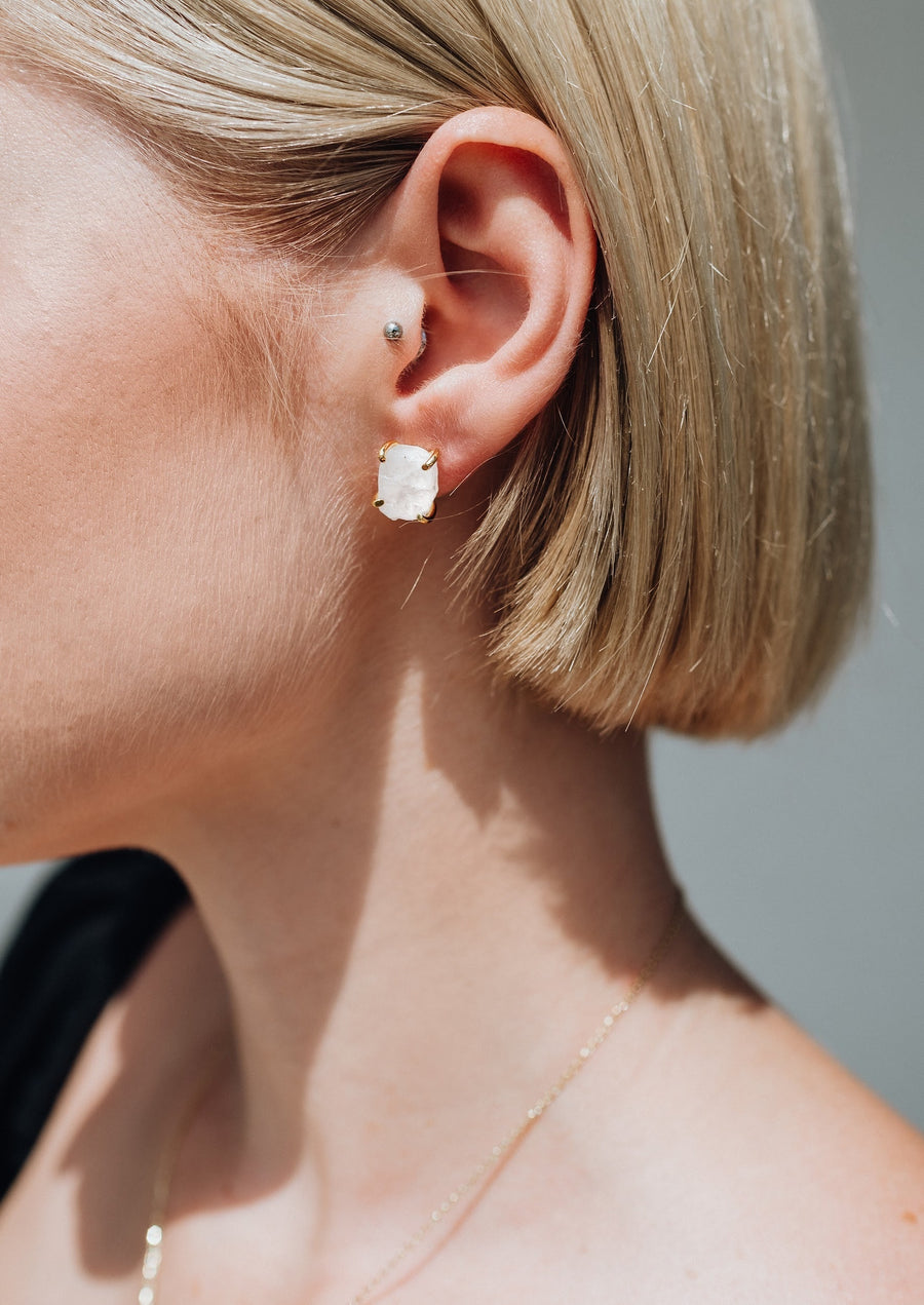 Boucles d'oreilles cloutées en pierre de lune
