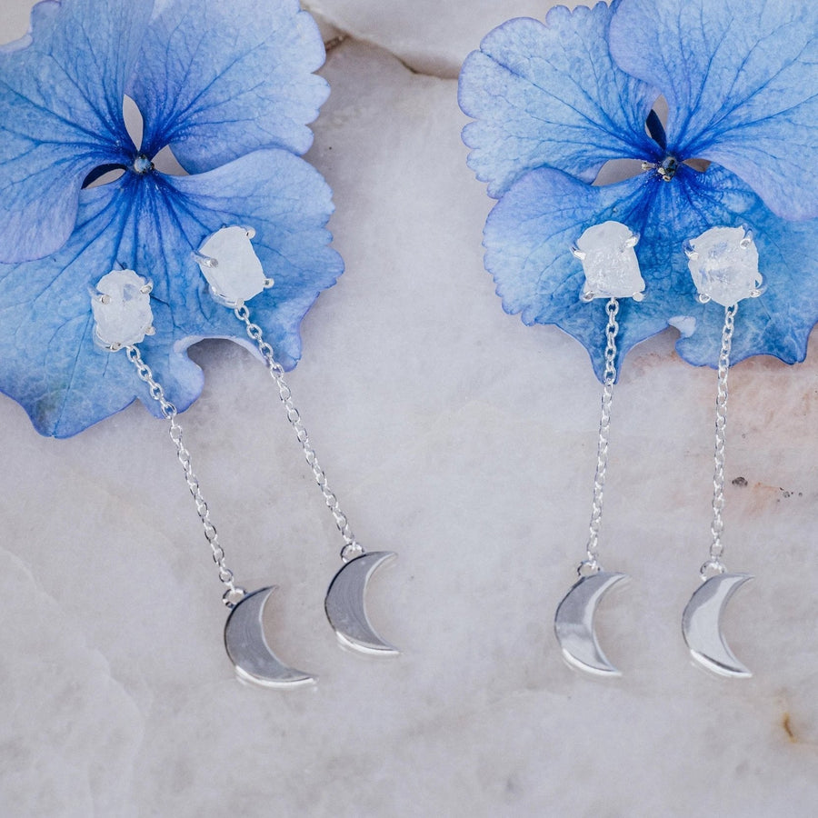 Boucles d'oreilles pendantes lune en pierre de lune brute