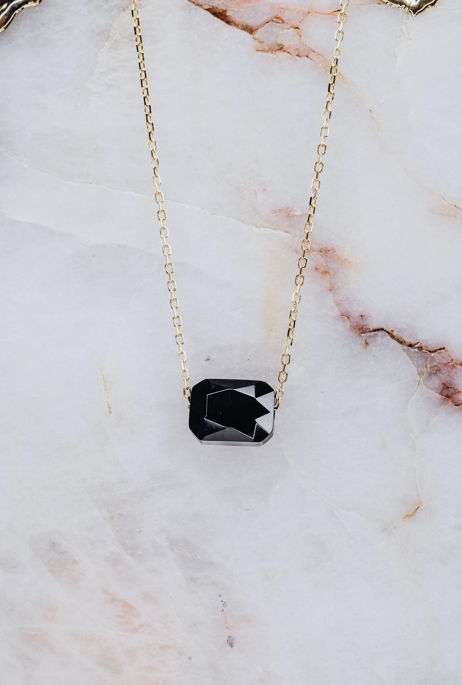 Collier carré en onyx noir
