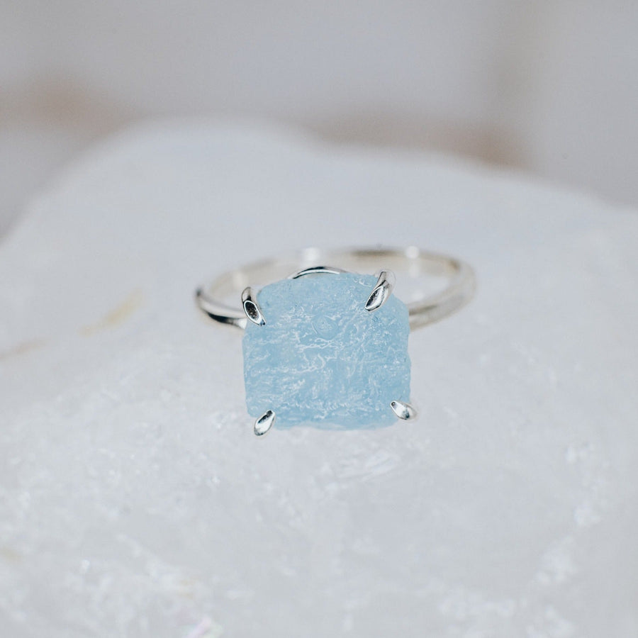 Bague ajustable en argent brut et aigue-marine