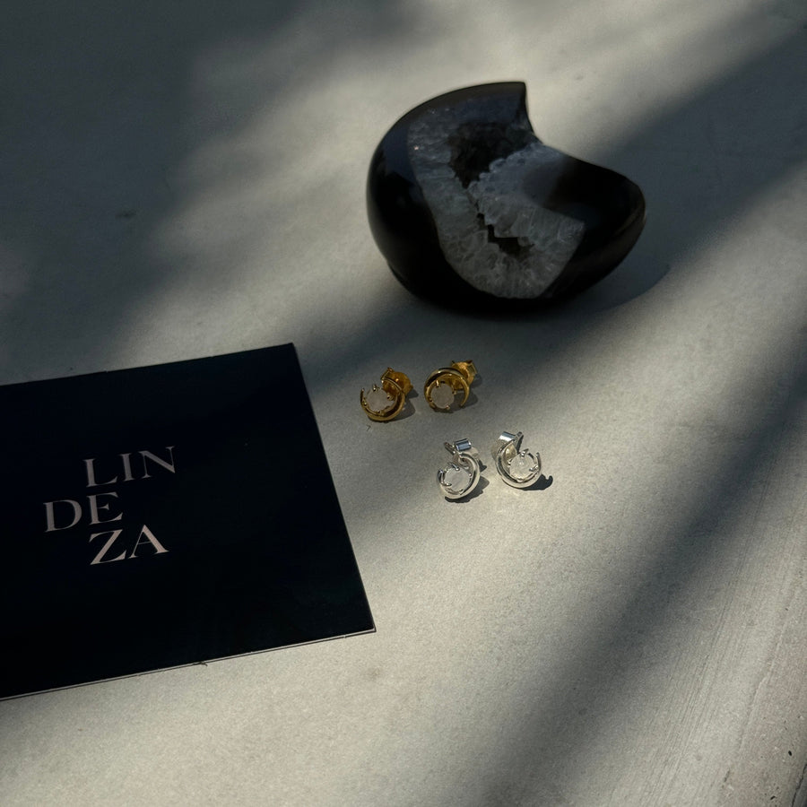 Boucles d'oreilles lune en pierre de lune