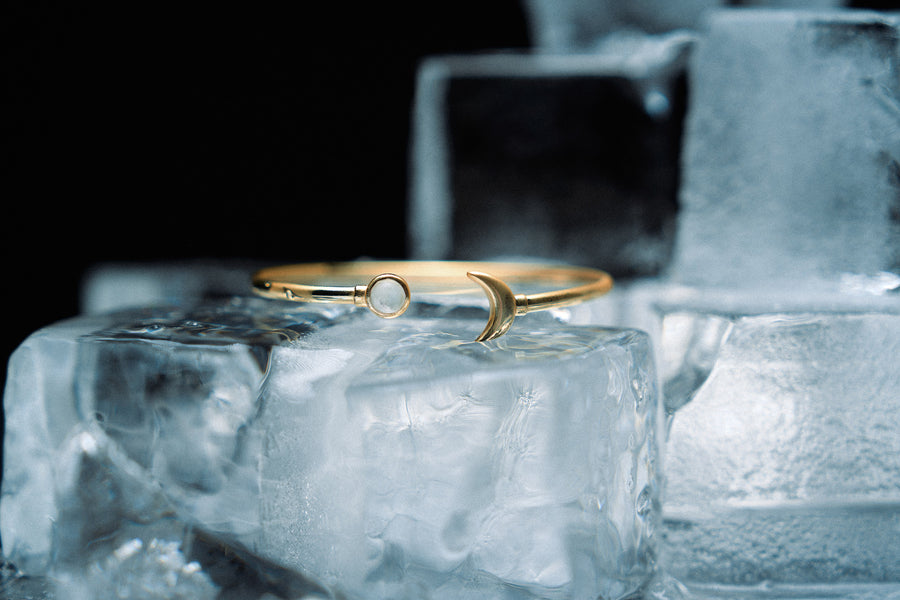 Moon shaped moonstone 14K bracelet