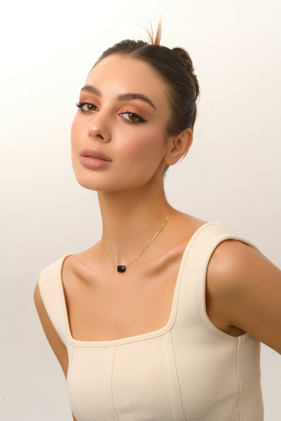 Collier carré en onyx noir