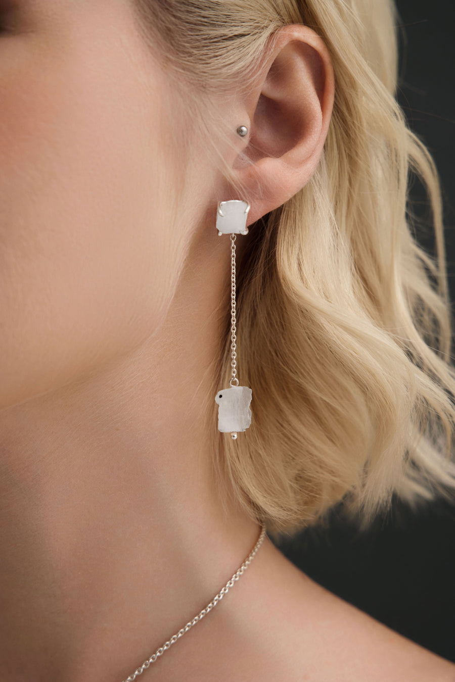 Boucles d'oreilles tombantes en argent et pierre de lune