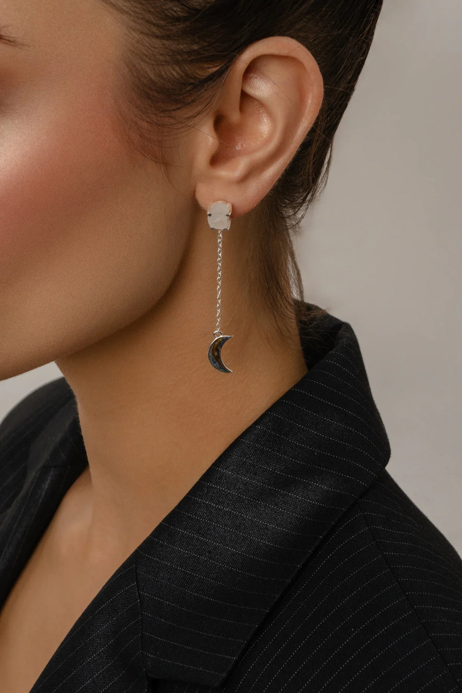 Boucles d'oreilles pendantes lune en pierre de lune brute