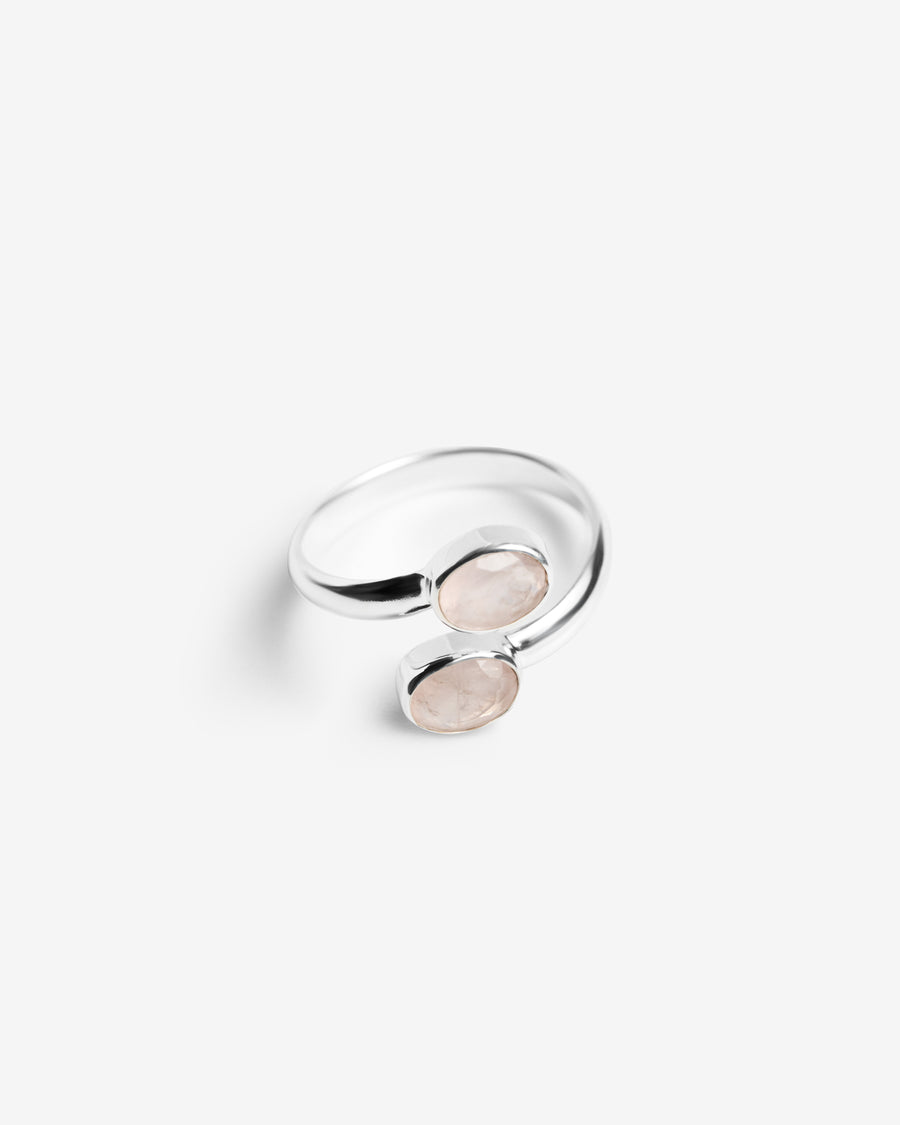 Rose quartz oval ring