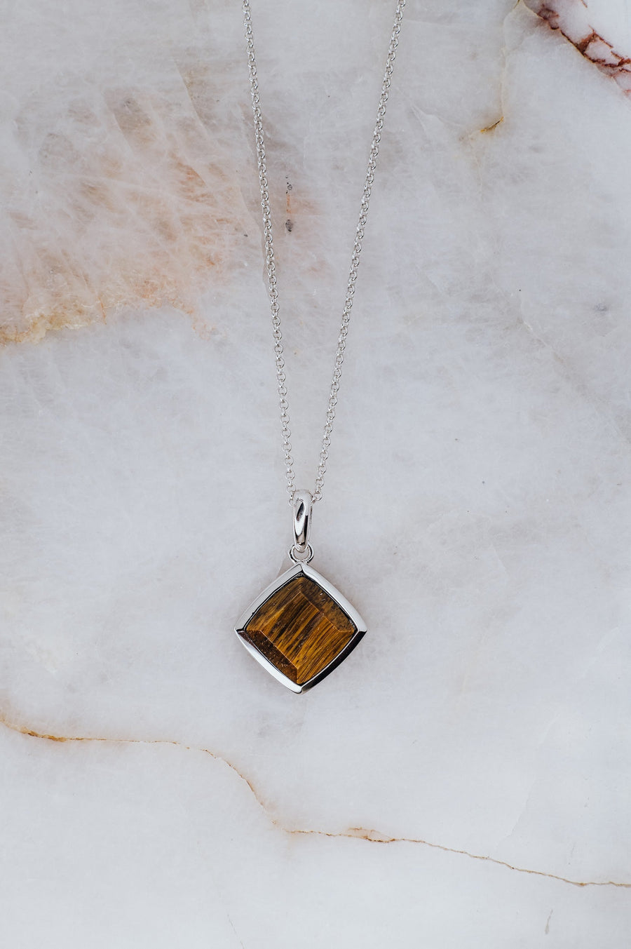 Collier losange en Oeil de Tigre