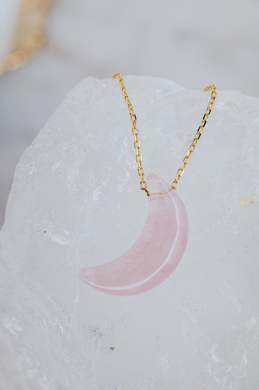 Collier lune en quartz rose