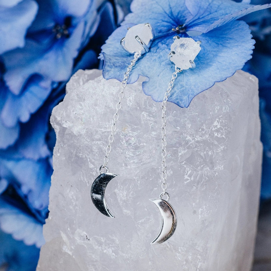 Boucles d'oreilles pendantes lune en pierre de lune brute