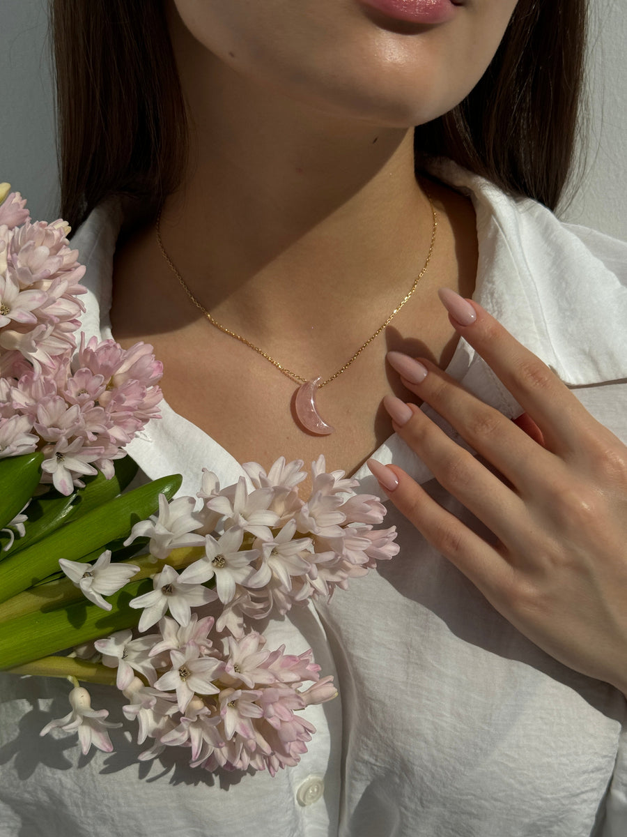 Collier lune en quartz rose