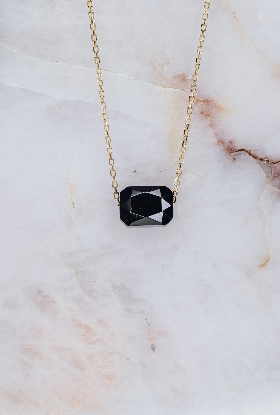 Collier carré en onyx noir