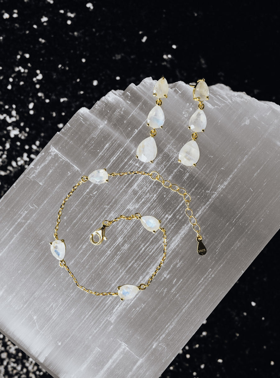 Moonstone teardrop bracelet