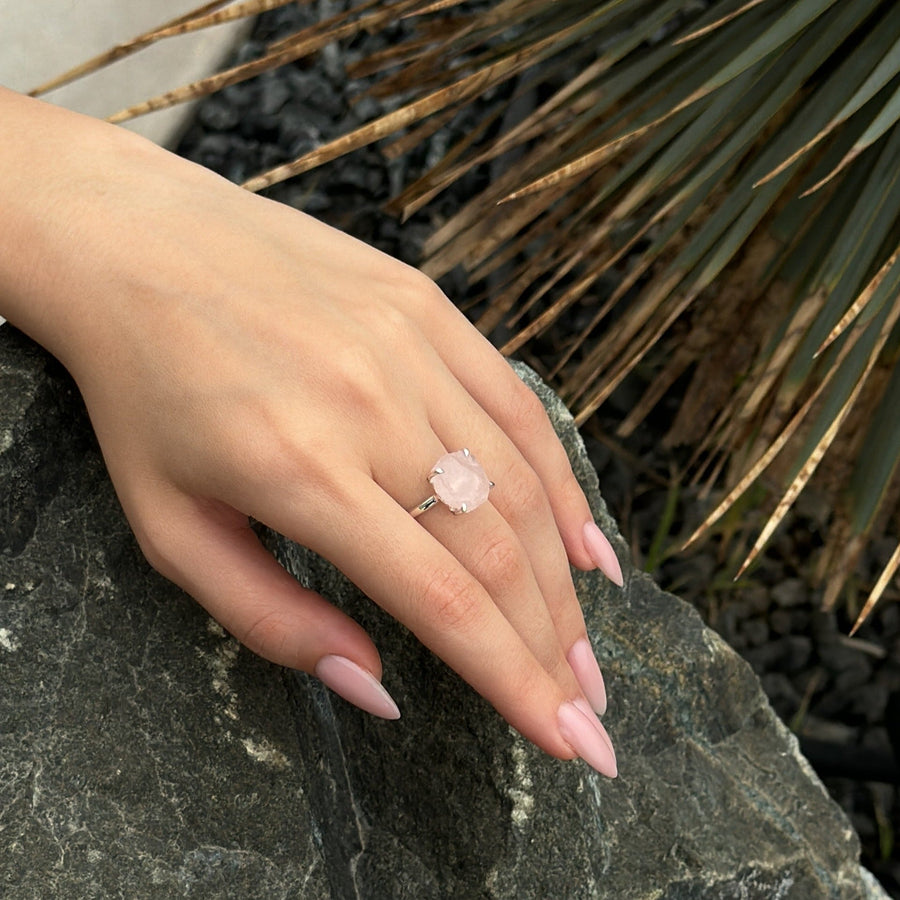 Bague ajustable en argent brut et quartz rose