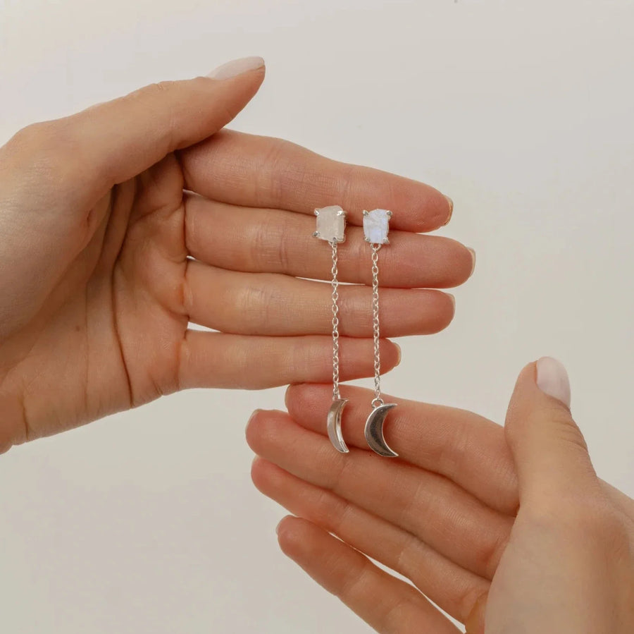 Boucles d'oreilles pendantes lune en pierre de lune brute