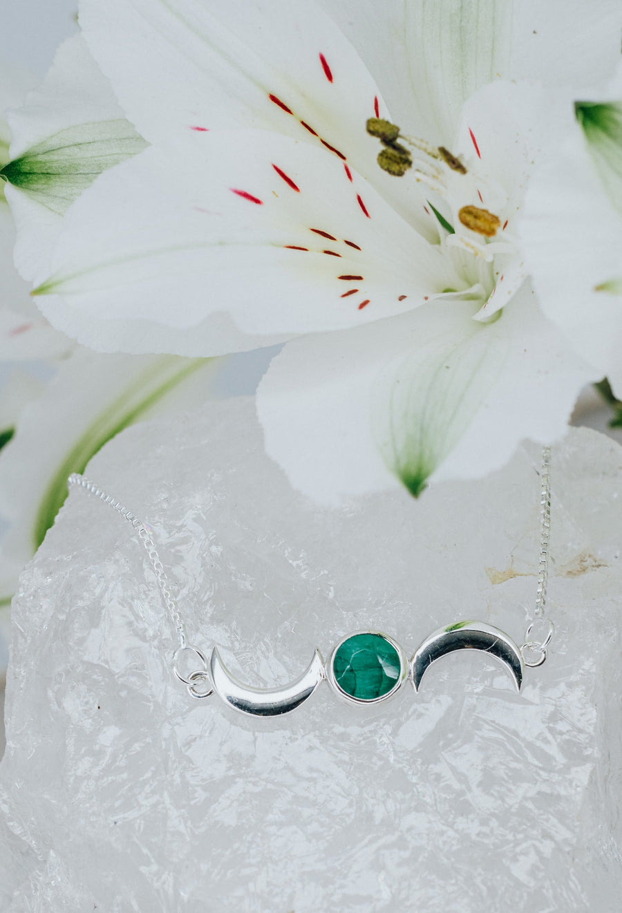 Collier lune double en émeraude