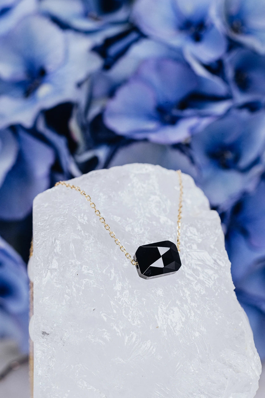 Collier carré en onyx noir