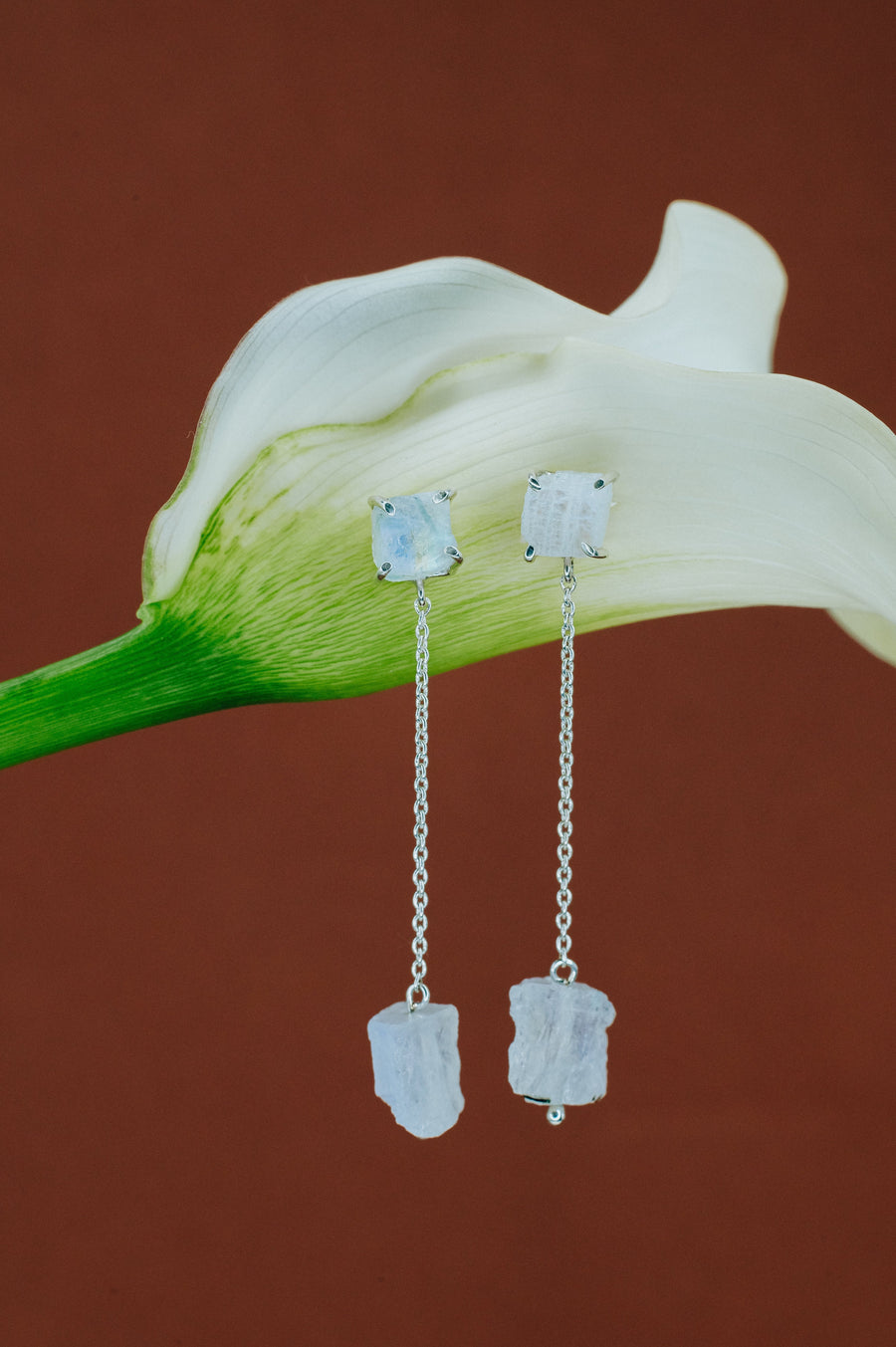 Boucles d'oreilles tombantes en argent et pierre de lune