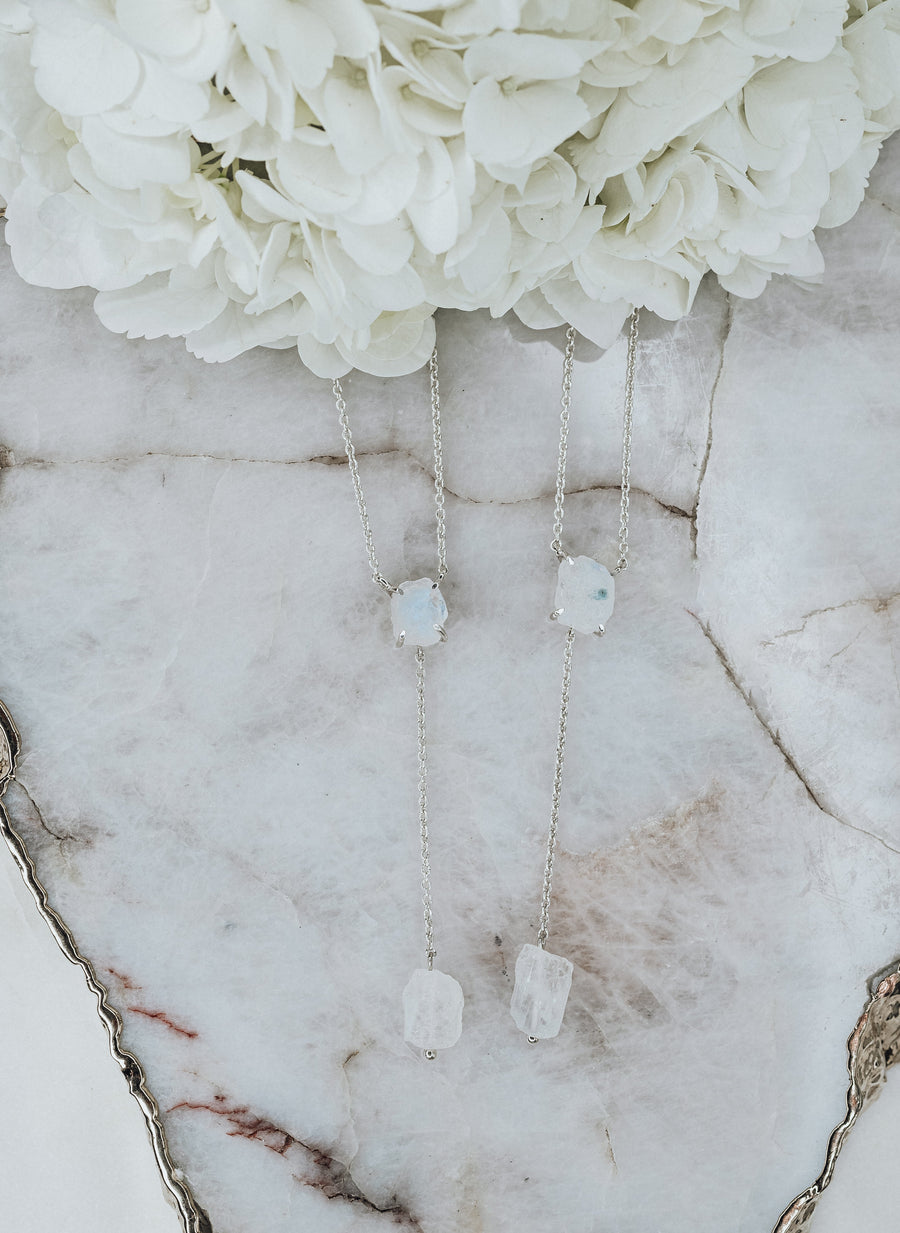 Collier en goutte d'argent en pierre de lune