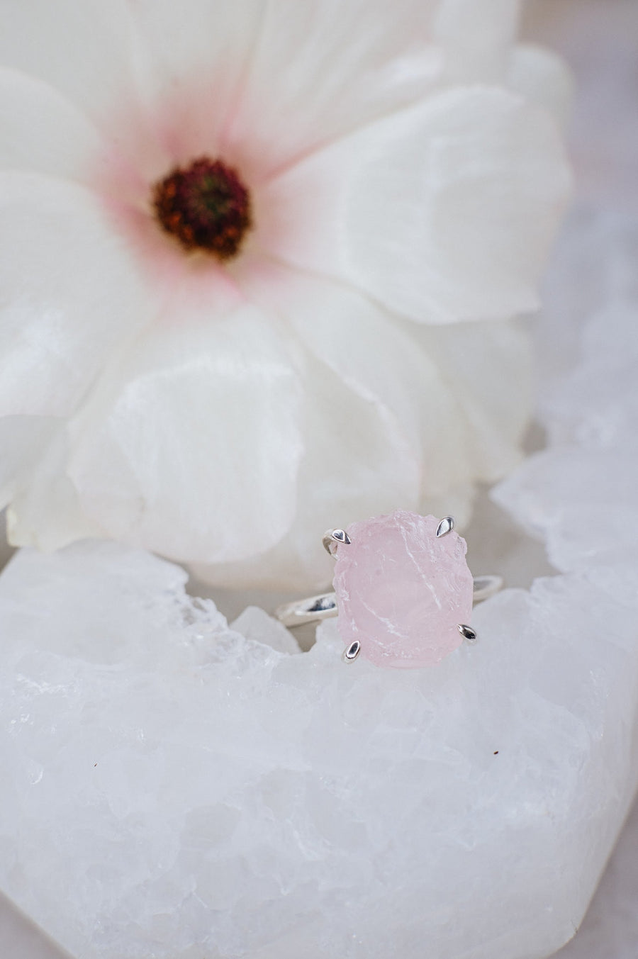 Bague ajustable en argent brut et quartz rose