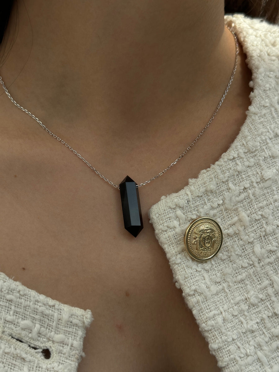 Collier à pointe argentée en onyx noir