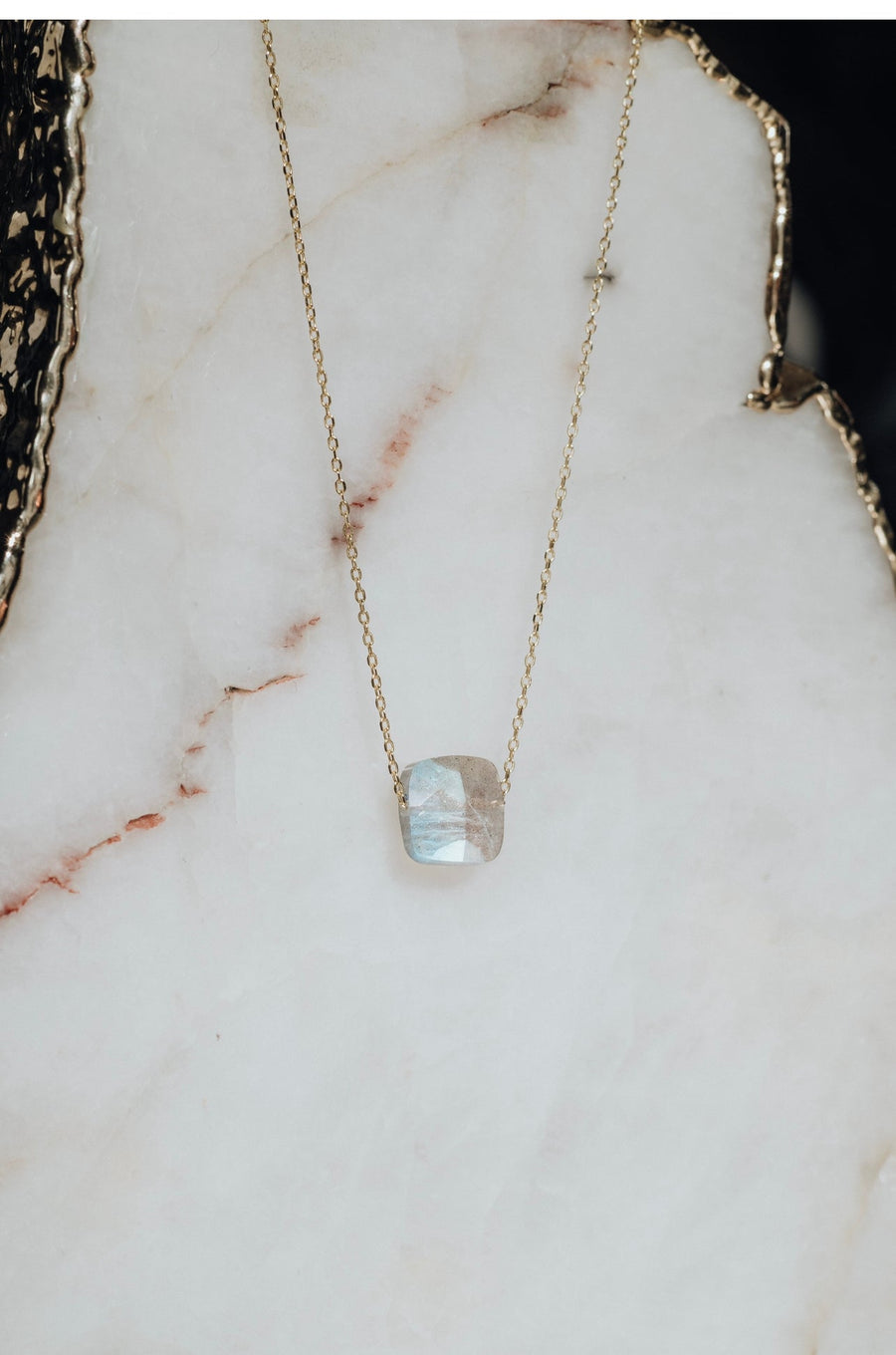 Collier en labradorite carrée