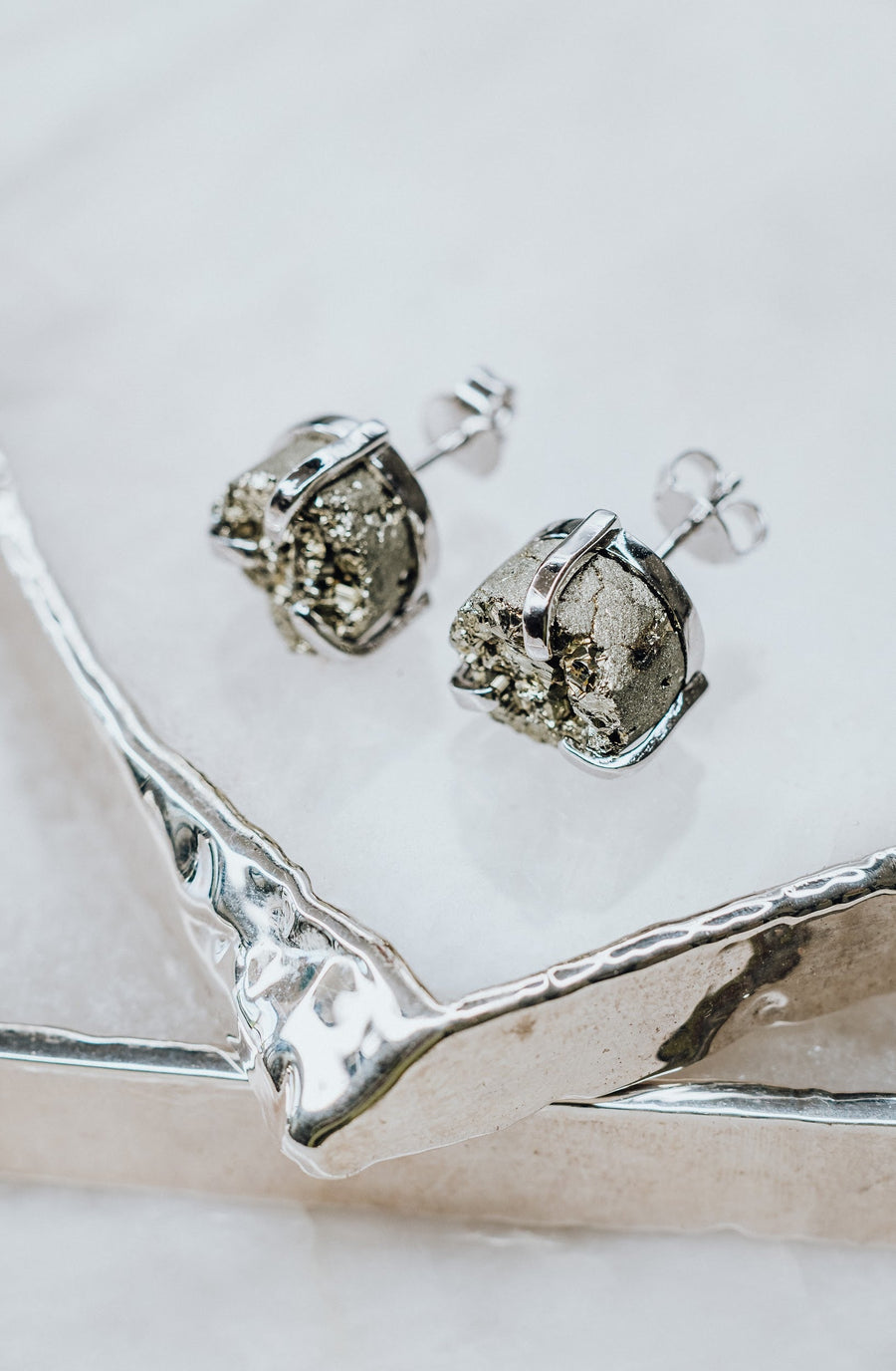 Boucles d’oreilles puces en pyrite argenté