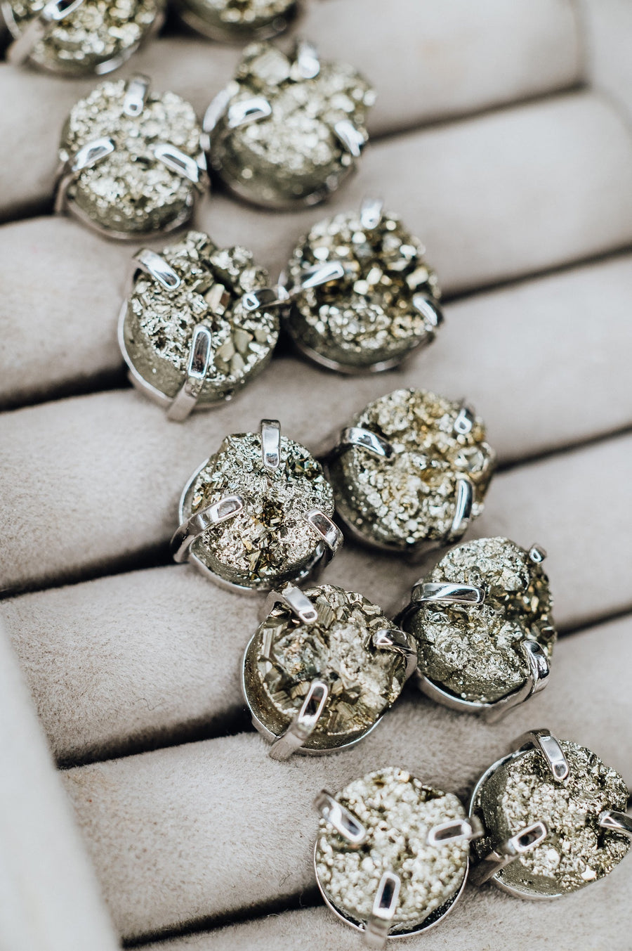 Boucles d’oreilles puces en pyrite argenté