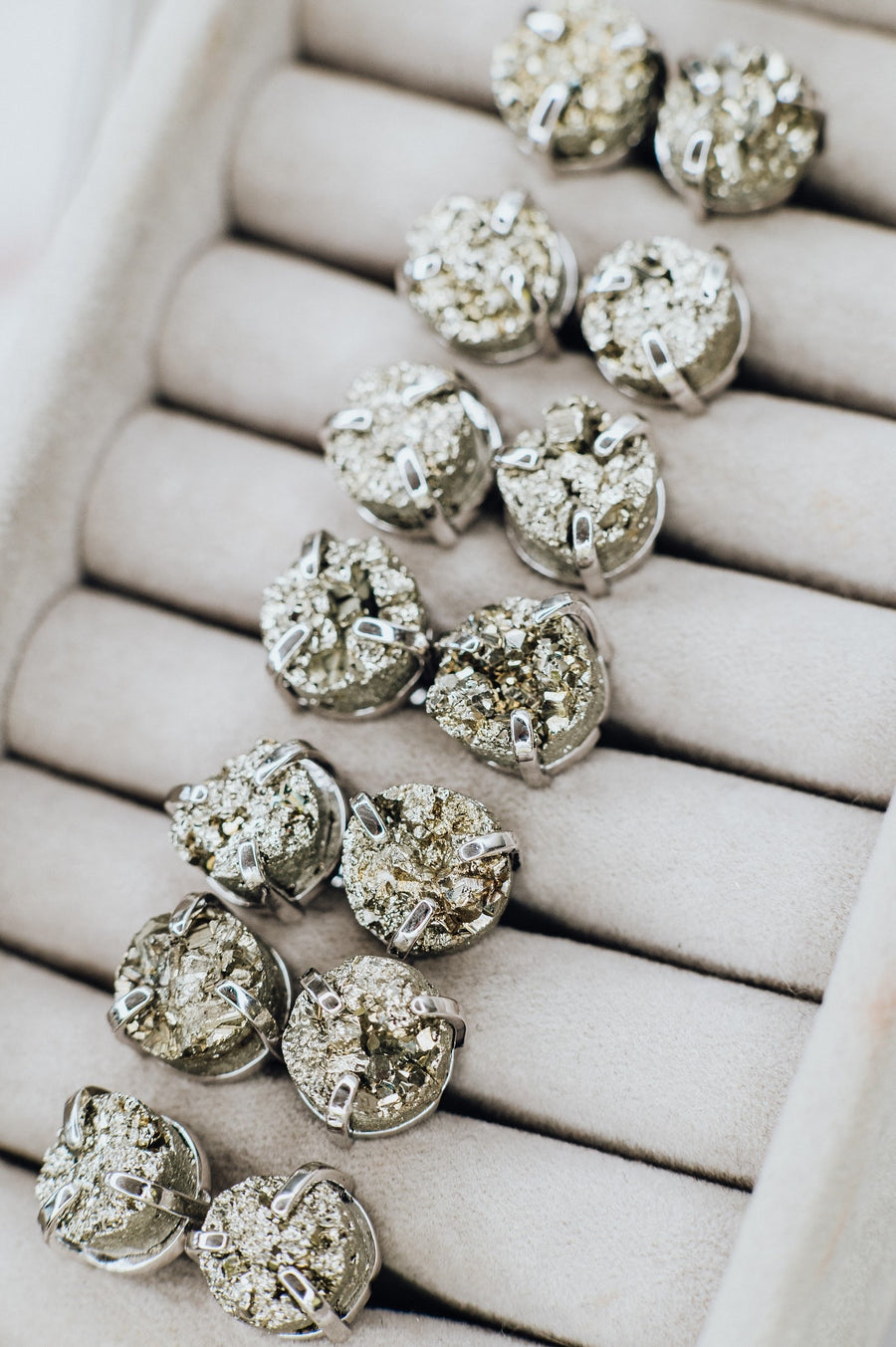 Boucles d’oreilles puces en pyrite argenté