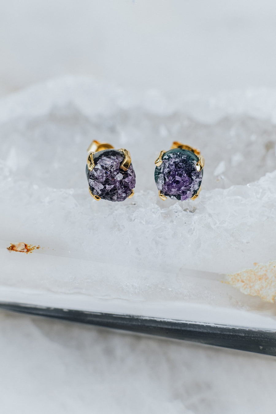 Boucles d'oreilles cloutées en améthyste