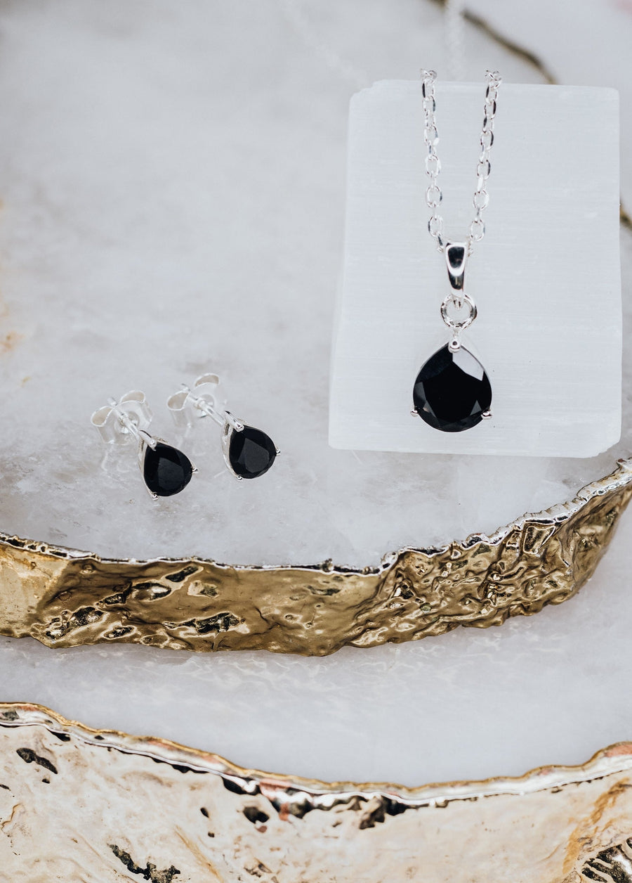 Teardrop black onyx silver necklace
