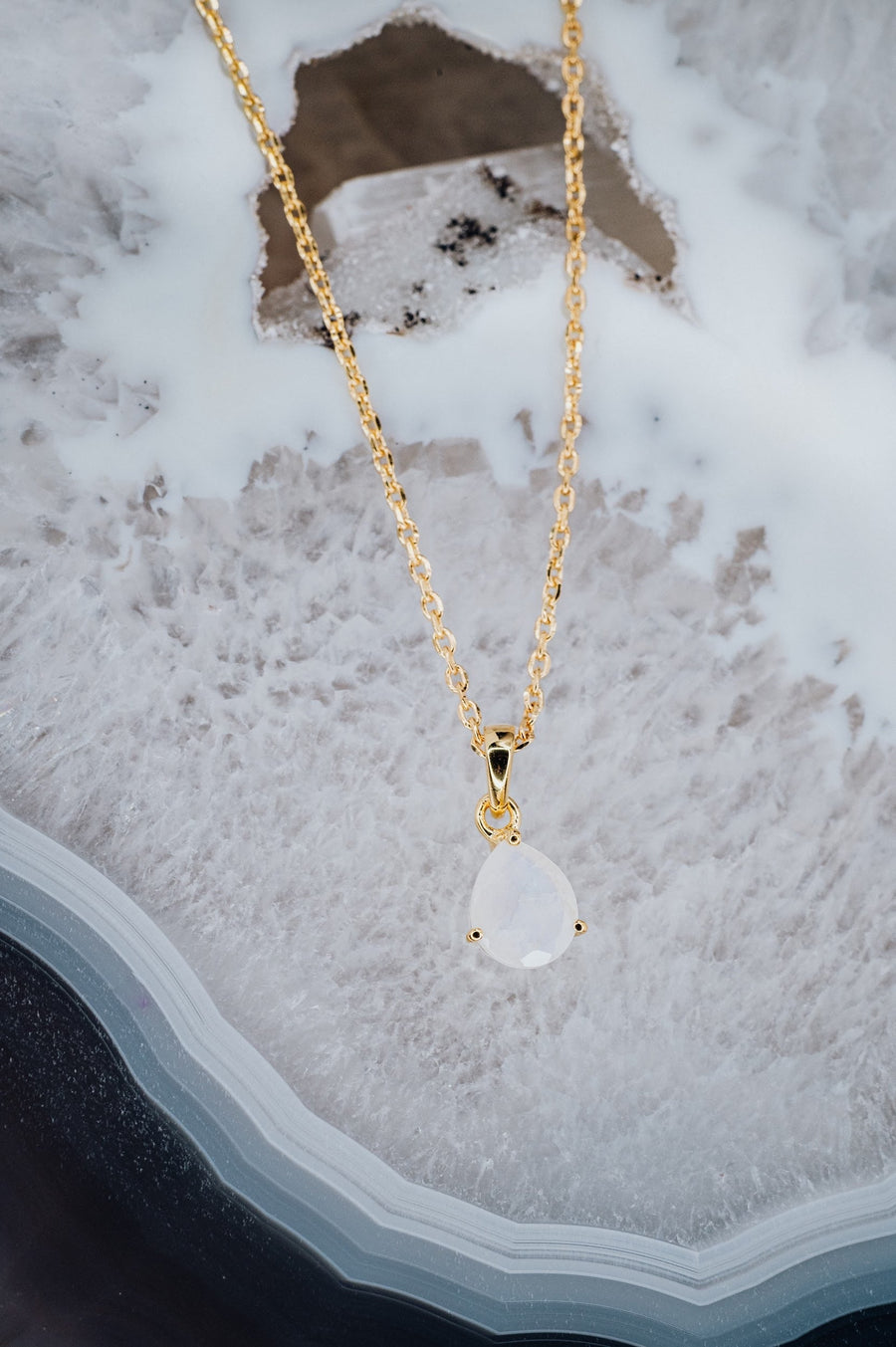 Collier larmes en pierre de lune plaqué or