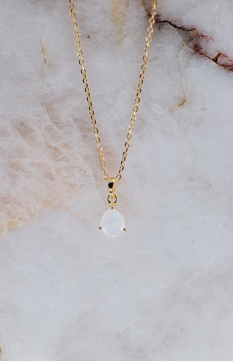 Collier larmes en pierre de lune plaqué or