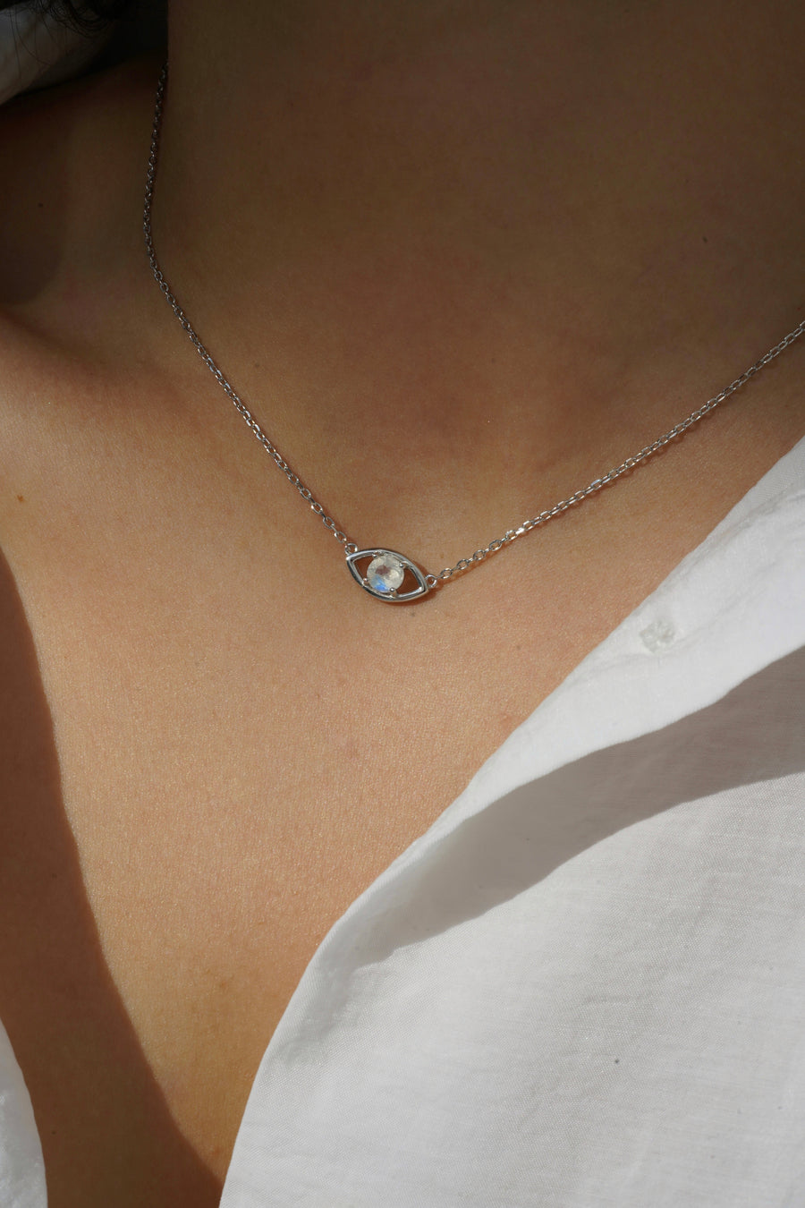Collier œil en argent et pierre de lune