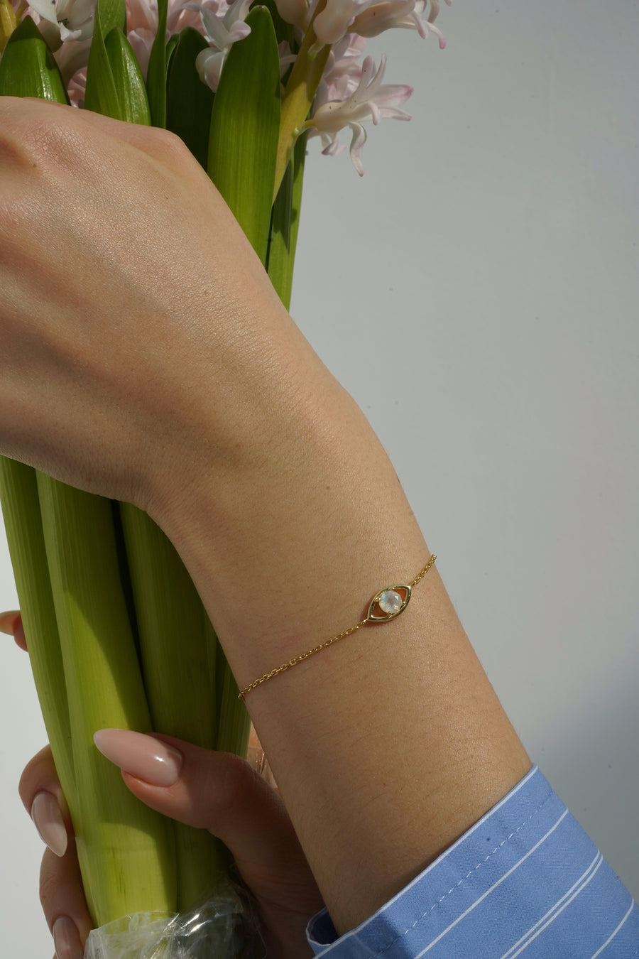 Bracelet œil en pierre de lune plaqué or